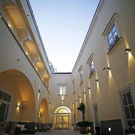 Hostel Seven &