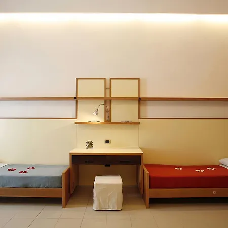 Seven & Hostel *